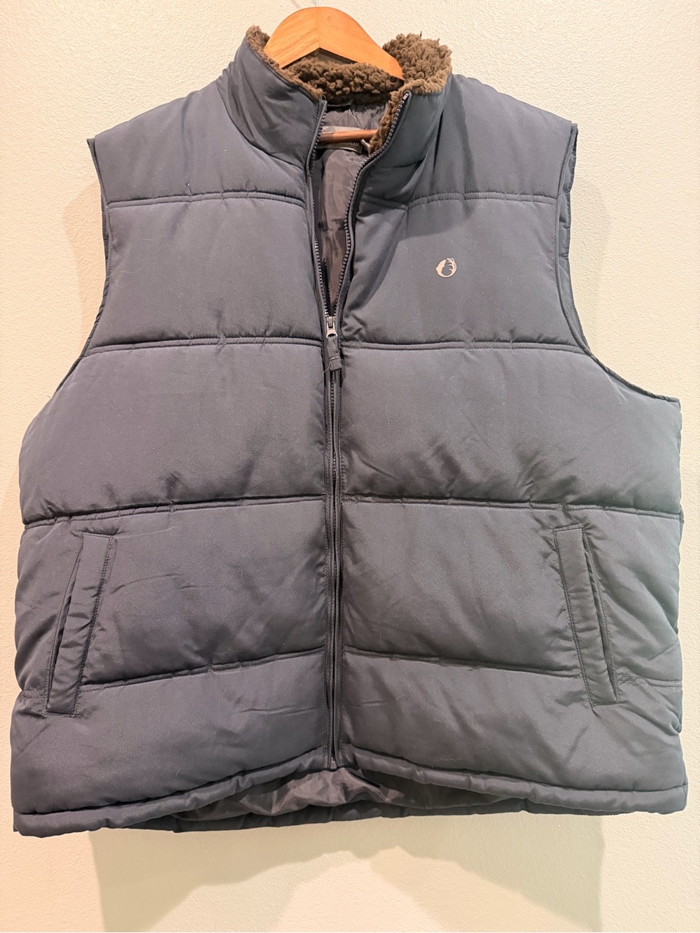 The American Outdoorsman Men's Quilted Puffer Sherpa-Lined Vest Navy Pockets XXL